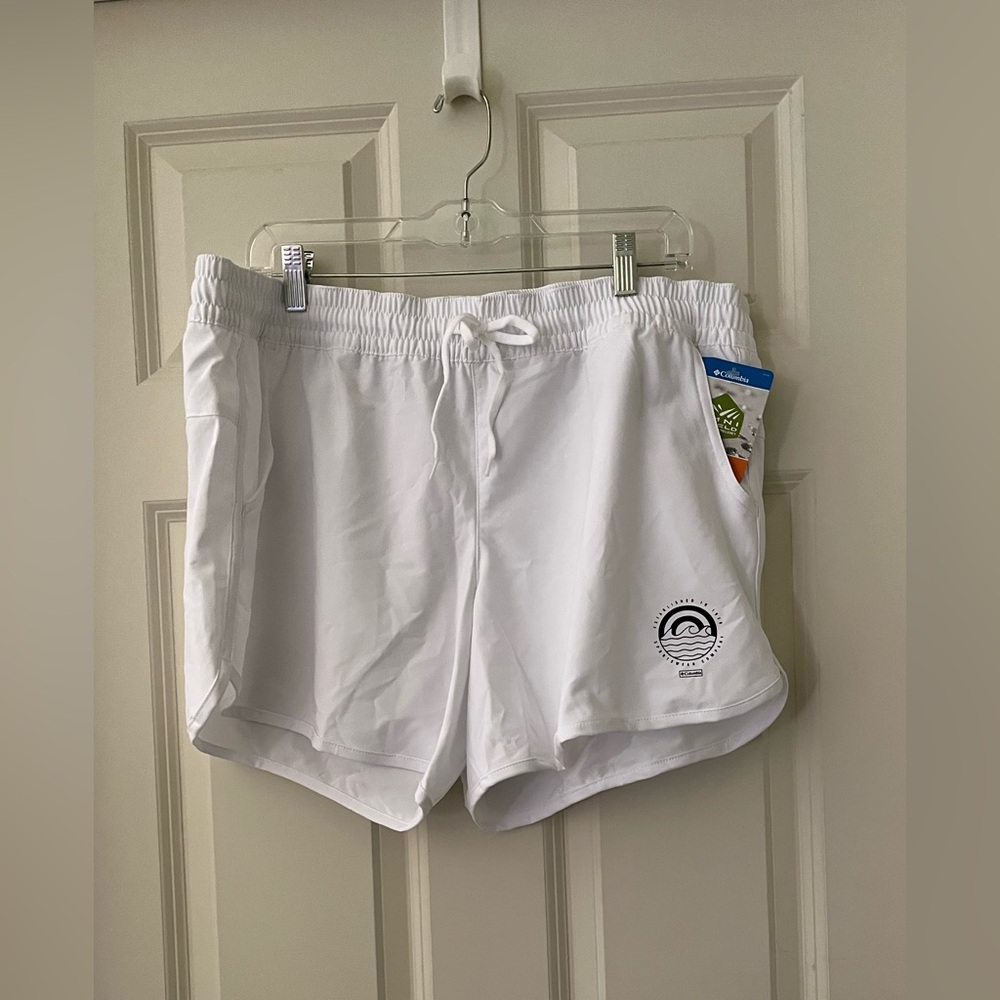 NWT Women’s Columbia Bogata Bay Stretch Omni-Shield Repellent White Shorts XL
